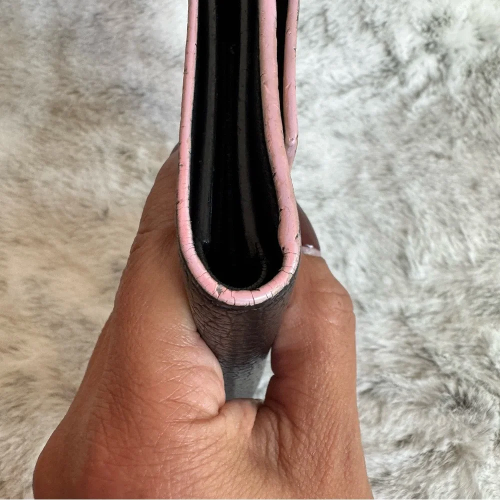 Louis Vuitton Capucines Compact Wallet - Black with Ballerina Pink Edging P0303